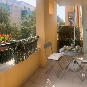 https://la-dimora-di-paola.lecce-hotels.com